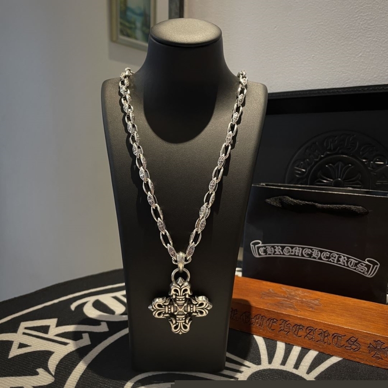 Ch**me He**ts necklaces